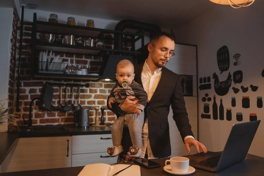 Familienstartzeit 2026: Was Väter beim Elternstart wirklich beanspruchen können